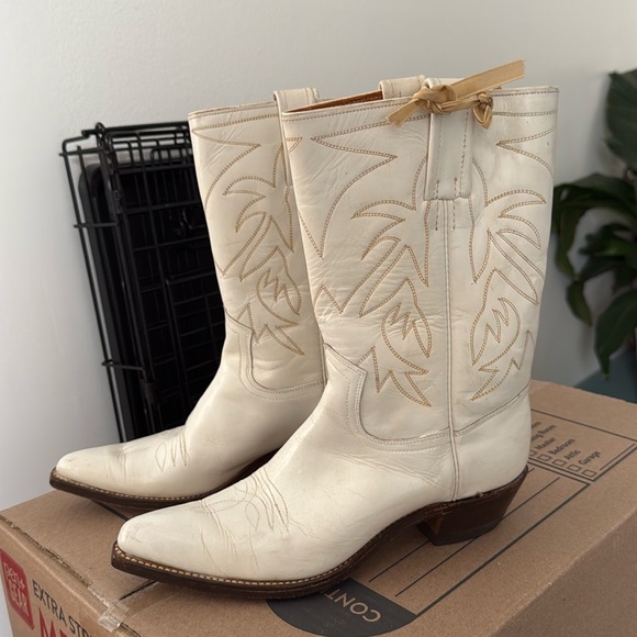 Frye Shoes - Vintage Frye Boots